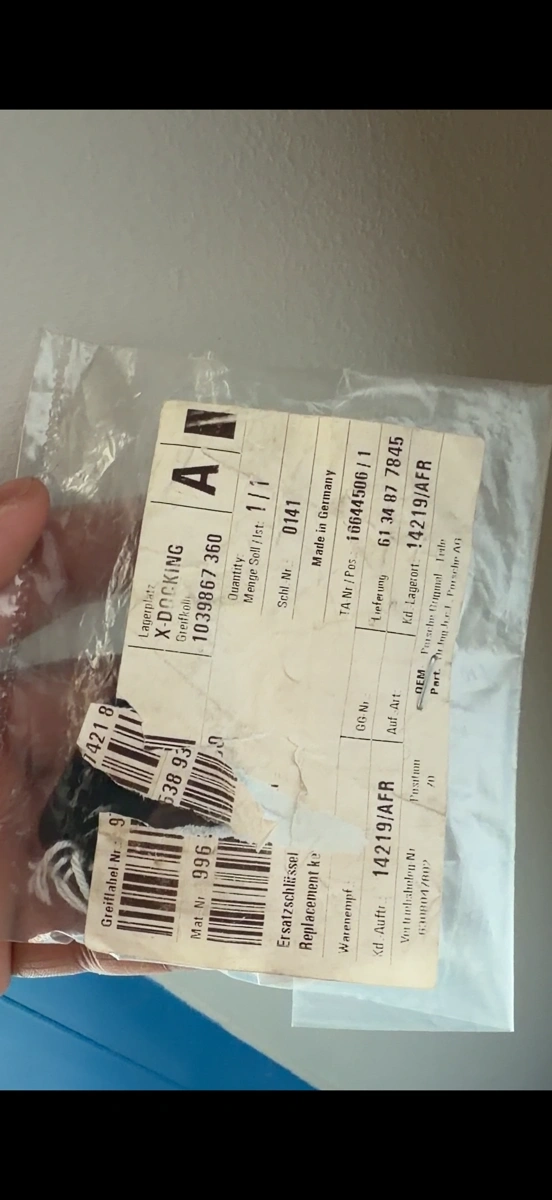 مفتاح كاريرا 4 996